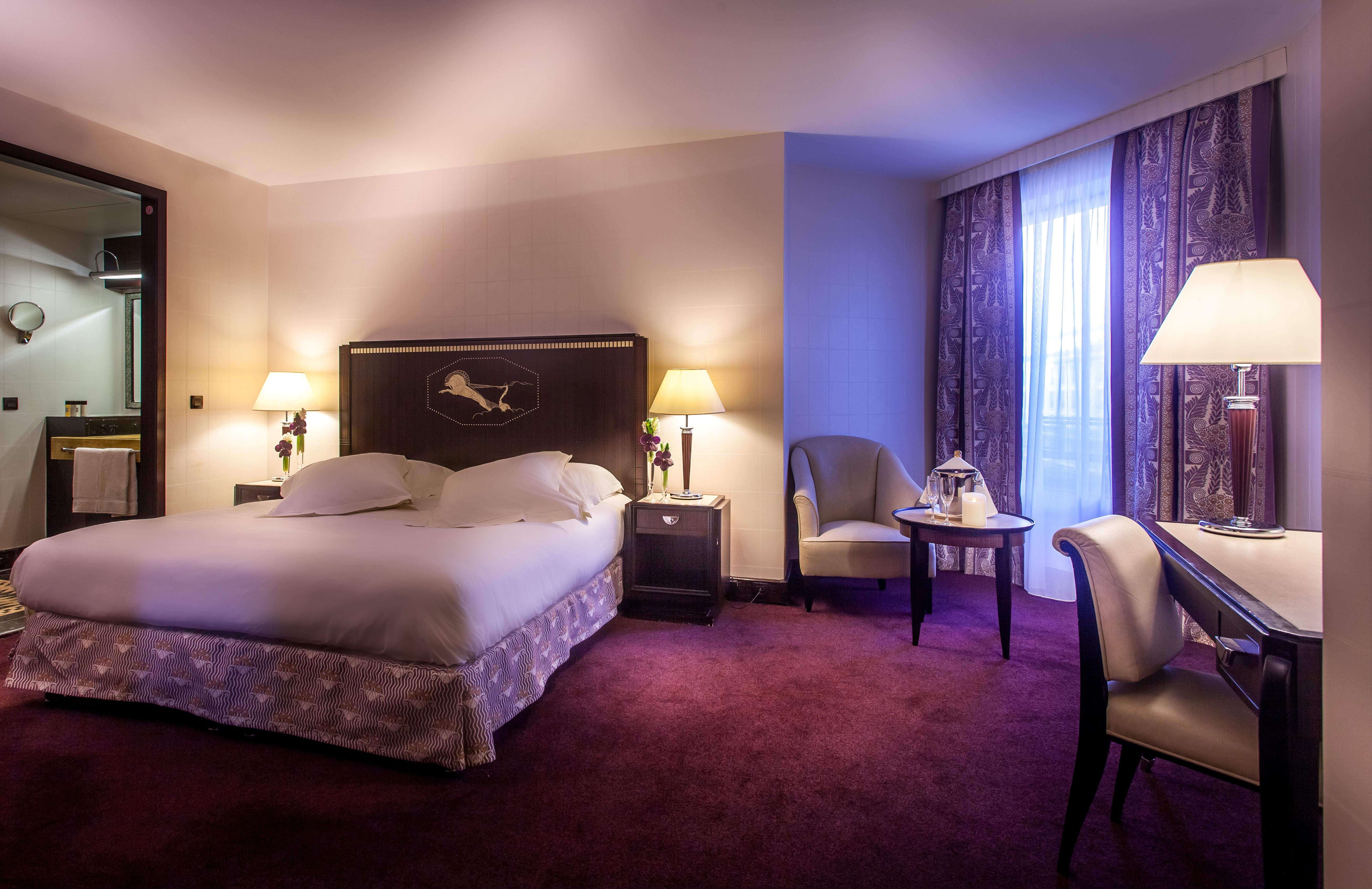 L'Hotel Du Collectionneur Paris Exteriör bild A room at the hotel