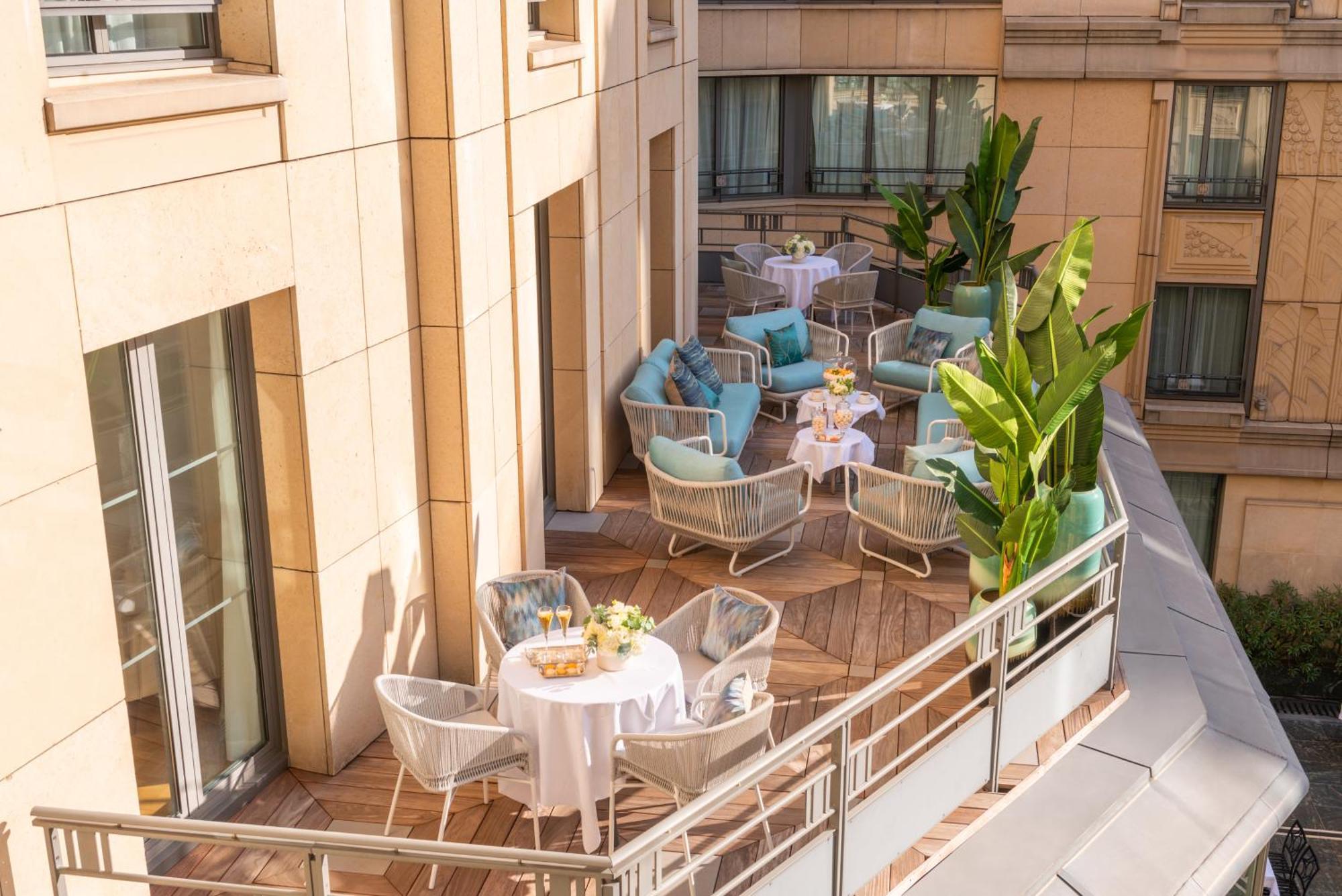 L'Hotel Du Collectionneur Paris Exteriör bild The Terrace at the Four Seasons Hotel
