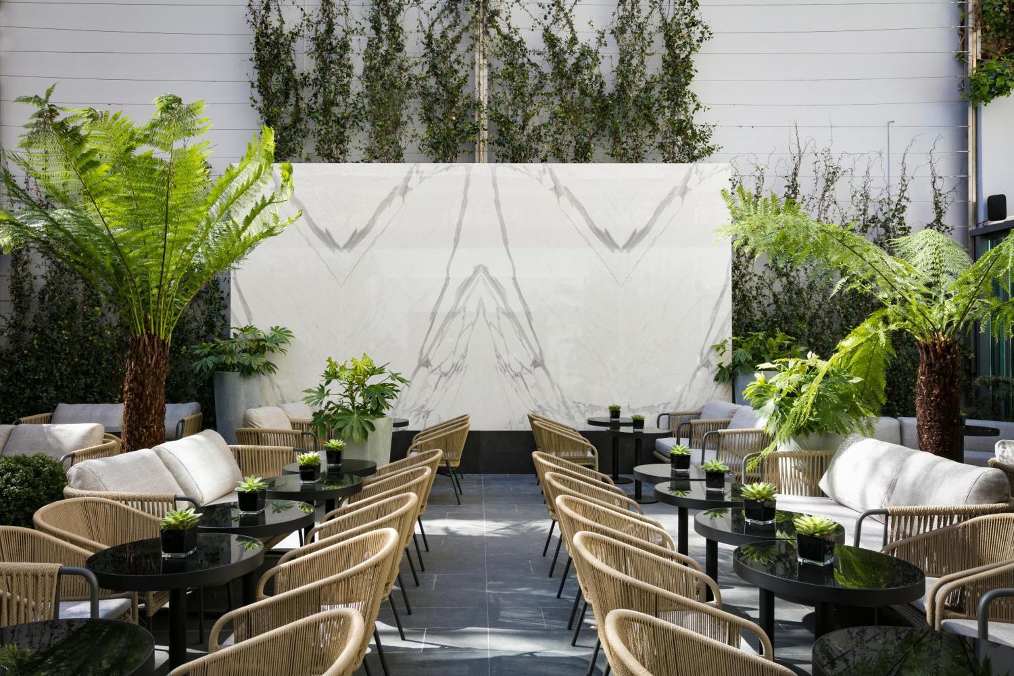 L'Hotel Du Collectionneur Paris Exteriör bild The Terrace at The Ivy Collection