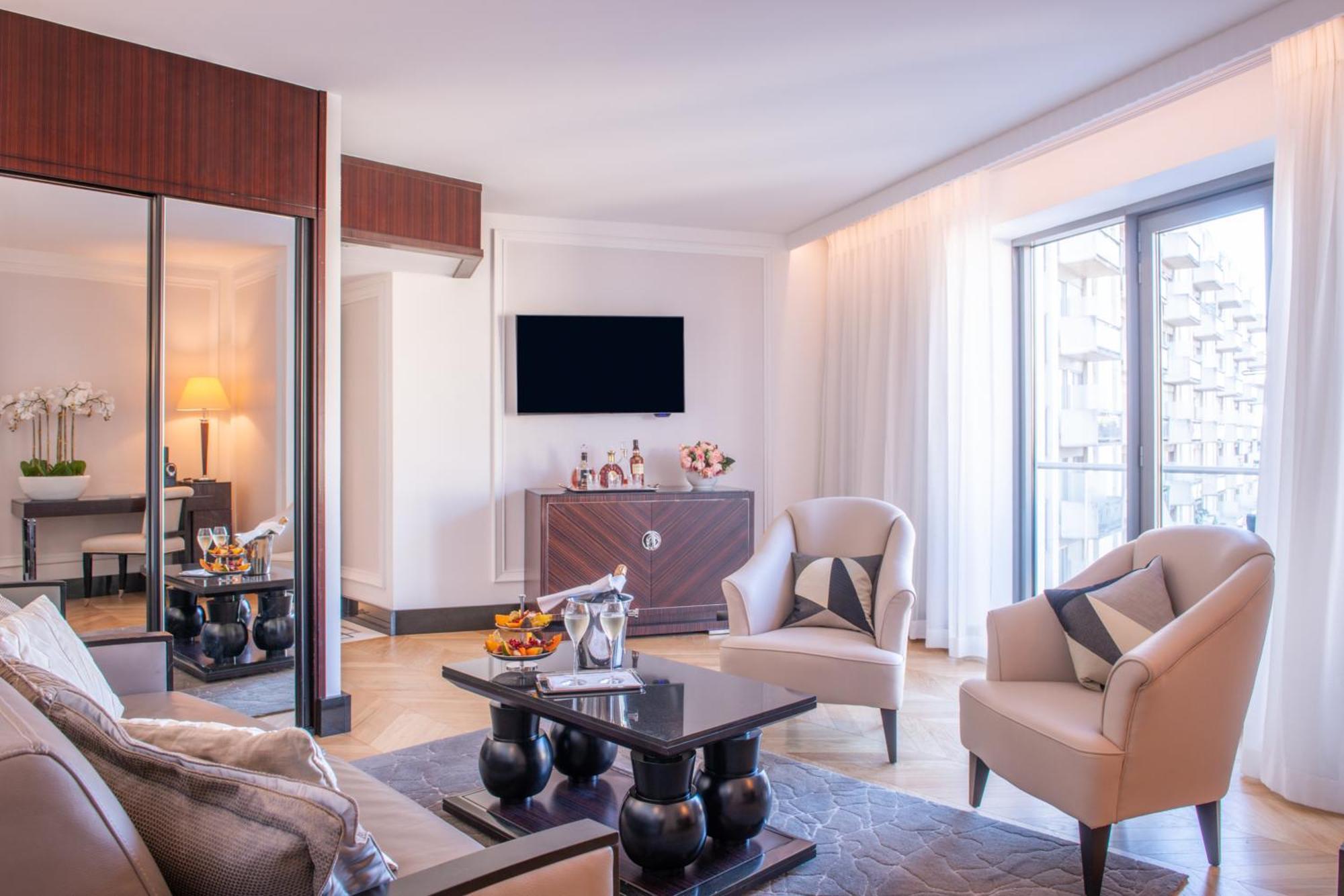 L'Hotel Du Collectionneur Paris Exteriör bild Suite at the Mandarin Oriental, Paris